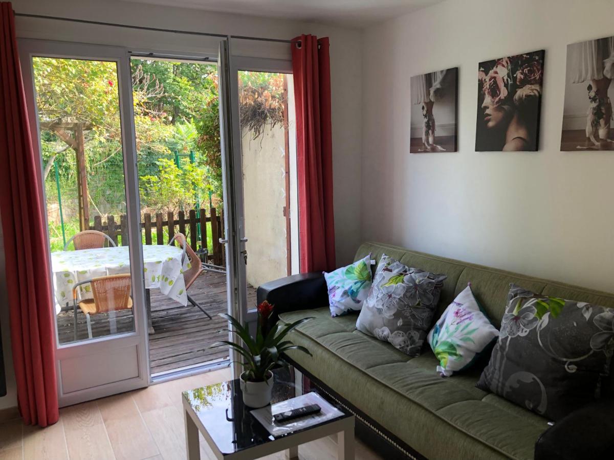 Apartamento F2 Avec Terrasse Saint-Denis  Exterior foto